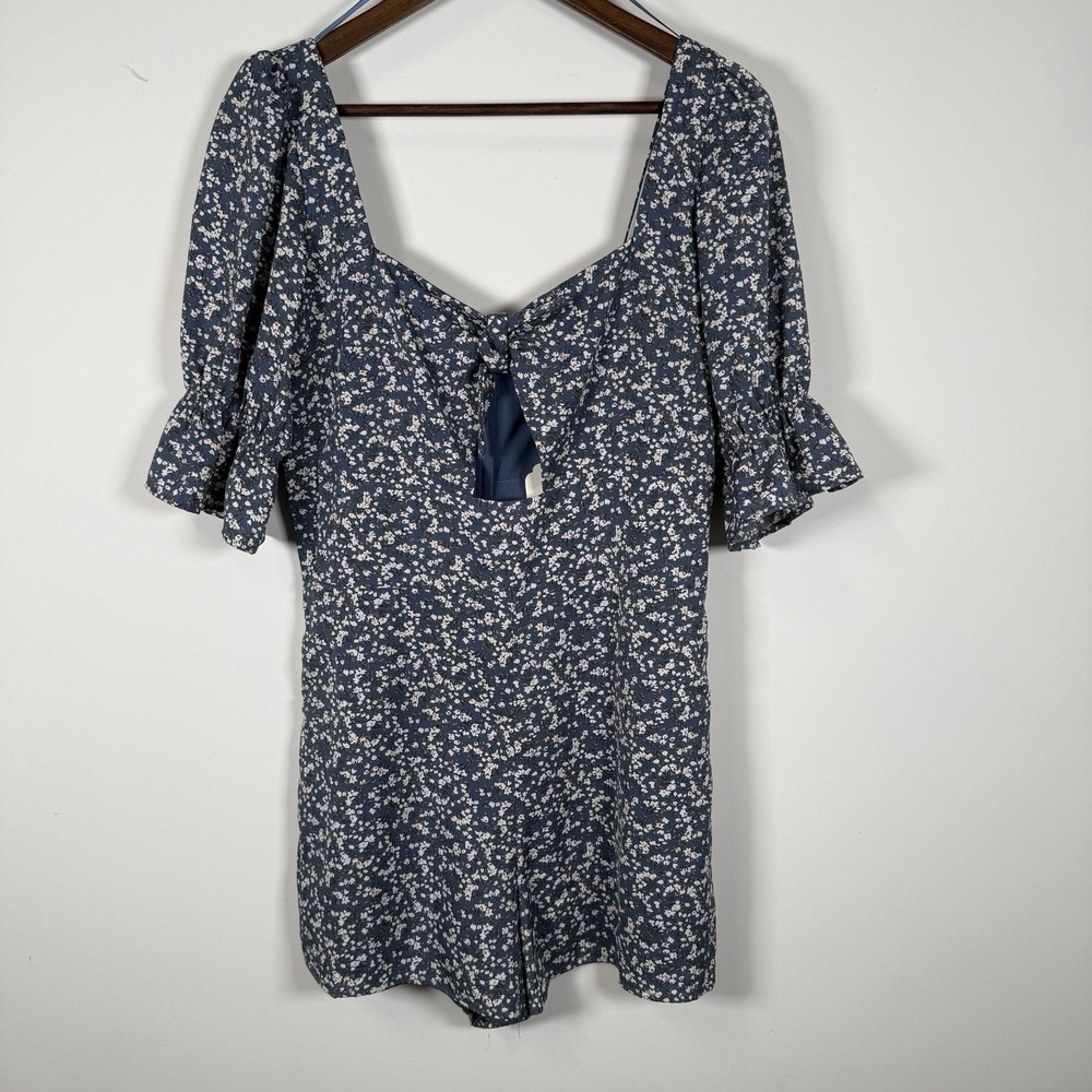 Altar'd State Women's Short Sleeve Romper Floral Dusty Blue Size Large NWT New